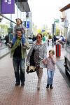 Amstelveen 5 oktober 2014
Emile Ratelband met zijn zoon Emilio en dochter Royce en vriendin Gitta bij premiere Pippi Langkous.