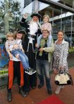 Amstelveen 5 oktober 2014
Emile Ratelband met zijn zoon Emilio en dochter Royce en vriendin Gitta bij premiere Pippi Langkous.