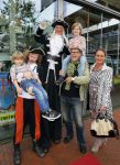 Amstelveen 5 oktober 2014
Emile Ratelband met zijn zoon Emilio en dochter Royce en vriendin Gitta bij premiere Pippi Langkous.