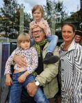 Amstelveen 5 oktober 2014
Emile Ratelband met zijn zoon Emilio en dochter Royce en vriendin Gitta bij premiere Pippi Langkous.