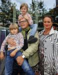 Amstelveen 5 oktober 2014
Emile Ratelband met zijn zoon Emilio en dochter Royce en vriendin Gitta bij premiere Pippi Langkous.