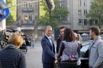 Amsterdam 30 september 2014
Kelly Kruger, Darin Brooks, Kim Matula, Scott Clifton, Ashleigh Brewer en Ferry Doedens uit de Amerikaanse soapserie The Bold and the Beautiful tijdens opnames op de dam in Amsterdam.