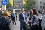 Amsterdam 30 september 2014
Kelly Kruger, Darin Brooks, Kim Matula, Scott Clifton, Ashleigh Brewer en Ferry Doedens uit de Amerikaanse soapserie The Bold and the Beautiful tijdens opnames op de dam in Amsterdam.