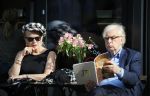 Amsterdam 4 oktober 2014
Henk v d Meijden en zijn vrouw Monica Strotman op terras in amstetrdam zuid.