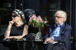 Amsterdam 4 oktober 2014
Henk v d Meijden en zijn vrouw Monica Strotman op terras in amstetrdam zuid.