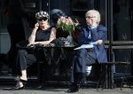 Amsterdam 4 oktober 2014
Henk v d Meijden en zijn vrouw Monica Strotman op terras in amstetrdam zuid.
