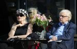 Amsterdam 4 oktober 2014
Henk v d Meijden en zijn vrouw Monica Strotman op terras in amstetrdam zuid.