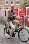 Amsterdam 23 september 2014
Jeroen Pauw op de fiets in Amsterdam zuid continu kijkend op zijn mobiel.