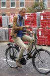 Amsterdam 23 september 2014
Jeroen Pauw op de fiets in Amsterdam zuid continu kijkend op zijn mobiel.