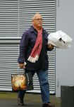 Amsterdam 23 september 2014
Joop Braakhekke met boodschappen bij zijn huis