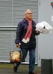 Amsterdam 23 september 2014
Joop Braakhekke met boodschappen bij zijn huis