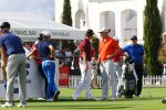 Vilamoura 10-11-12 Oktober 2014
Portugal Masters op GC Victoria
Vanwege de zware regenval gereduceerd van 72 naar 36 Holes
Marcel siem met mobiele telefoon en sigaret
Foto Peter Smulders BV