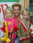 Amstelveen 5 oktober 2014
Premiere Pippi Langkous in de schouwburg van Amstelveen.
mariska v Kolck met kleindochter van haar vriend Hans Hugenholz