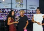 Amsterdam 29 september 2014
Beau monde awards in het Amstel hotel. dochter Quinty Trustfull krijgt prijs van Caroline Tensen