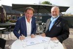 Abcoude 19 september 2014
Robert Leroy wordt ambassadeur voor dolphins for Davey. Bert Simhoffer is oprichter van de stichting.