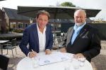 Abcoude 19 september 2014
Robert Leroy wordt ambassadeur voor dolphins for Davey. Bert Simhoffer is oprichter van de stichting.