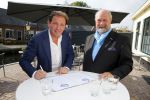 Abcoude 19 september 2014
Robert Leroy wordt ambassadeur voor dolphins for Davey. Bert Simhoffer is oprichter van de stichting.