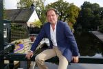 Abcoude 19 september 2014
Robert Leroy wordt ambassadeur voor dolphins for Davey. Bert Simhoffer is oprichter van de stichting.