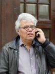 Amsterdam 9 oktober 2014
Theodor Holman bellend op straat