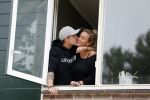 Vinkeveen 24 september 2015
Andre Hazes jr en zijn vriendin Monique gaan samen wonen in hun nieuwe huis.