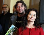 Baarn 4 oktober 2015
Presentatie boek Belinda Meuldijk in kasteel Groeneveld.
Aanwezig Thierry Duval Rob de Nijs Henriette de Nijs Julis Joshi en Robert.
Willeke Alberti krijgt het eerste boek.