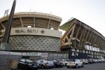 Sevilla 13/14 oktober 2015
Rafael v d Vaart heeft bezoek van zijn vriendin Christie die bij hem op bezoek is in zijn huis in Sevilla. Voetbalstadion Sevilla