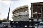 Sevilla 13/14 oktober 2015
Rafael v d Vaart heeft bezoek van zijn vriendin Christie die bij hem op bezoek is in zijn huis in Sevilla. Voetbalstadion Sevilla