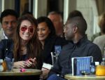 Amsterdam 9 oktober 2015
Bryan Roy met een vriendin Stephanie Groenteman op terras.
