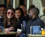 Amsterdam 9 oktober 2015
Bryan Roy met een vriendin Stephanie Groenteman op terras.
