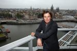 Amsterdam 5 oktober 2015
Presentatie boek inge Ipenburg bij het double Tree hotel.
Jan Kooijman ontvangt het eerste boek. Casper v Bohemen