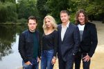 Amsterdam, 21 September 2015
Perspresentatie Dokter Tinus  Dr. Tinus
Cast met Thom Hoffman, Tygo Gernandt, Jennifer Hoffman en Job Bovenlander