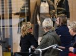 Amsterdam 8 oktober 2015 
Connie Breukhoven met een kennis op pc hooftstraat