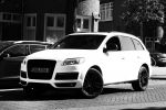 Amsterdam 1 oktober 2015
Dave Roelvink met zijn eerste eigen nieuwe auto een audi Q7