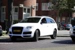 Amsterdam 1 oktober 2015
Dave Roelvink met zijn eerste eigen nieuwe auto een audi Q7