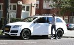 Amsterdam 1 oktober 2015
Dave Roelvink met zijn eerste eigen nieuwe auto een audi Q7