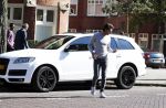 Amsterdam 1 oktober 2015
Dave Roelvink met zijn eerste eigen nieuwe auto een audi Q7