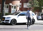 Amsterdam 1 oktober 2015
Dave Roelvink met zijn eerste eigen nieuwe auto een audi Q7