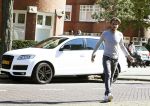 Amsterdam 1 oktober 2015
Dave Roelvink met zijn eerste eigen nieuwe auto een audi Q7