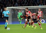 Eindhoven, 15 September 2015
CL 2015/2016
Eerste wedstrijd PSV-Manchester United, eindstand 2-1
Davy Propper in duel met Ashley Young