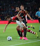 Eindhoven, 15 September 2015
CL 2015/2016
Eerste wedstrijd PSV-Manchester United, eindstand 2-1
Davy Propper in duel met Marcos Rojo