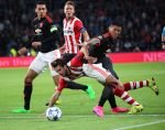 Eindhoven, 15 September 2015
CL 2015/2016
Eerste wedstrijd PSV-Manchester United, eindstand 2-1
Davy Propper in duel met Marcos Rojo