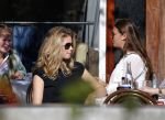 Amsterdam 30 september 2015 
Doutzen Kroes met manager Sarah Keller en PA op terras.