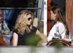Amsterdam 30 september 2015 
Doutzen Kroes met manager Sarah Keller en PA op terras.