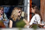 Amsterdam 30 september 2015 
Doutzen Kroes met manager Sarah Keller en PA op terras.