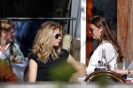 Amsterdam 30 september 2015 
Doutzen Kroes met manager Sarah Keller en PA op terras.