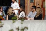 Amsterdam 30 september 2015 
Doutzen Kroes met manager Sarah Keller en PA op terras.