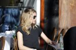 Amsterdam 30 september 2015 
Doutzen Kroes met manager Sarah Keller en PA op terras.