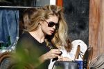 Amsterdam 30 september 2015 
Doutzen Kroes met manager Sarah Keller en PA op terras.