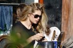 Amsterdam 30 september 2015 
Doutzen Kroes met manager Sarah Keller en PA op terras.