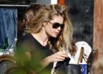 Amsterdam 30 september 2015 
Doutzen Kroes met manager Sarah Keller en PA op terras.